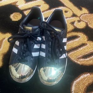 Adidas Superstar old school Blk/white, gold steel toed 🖤✨